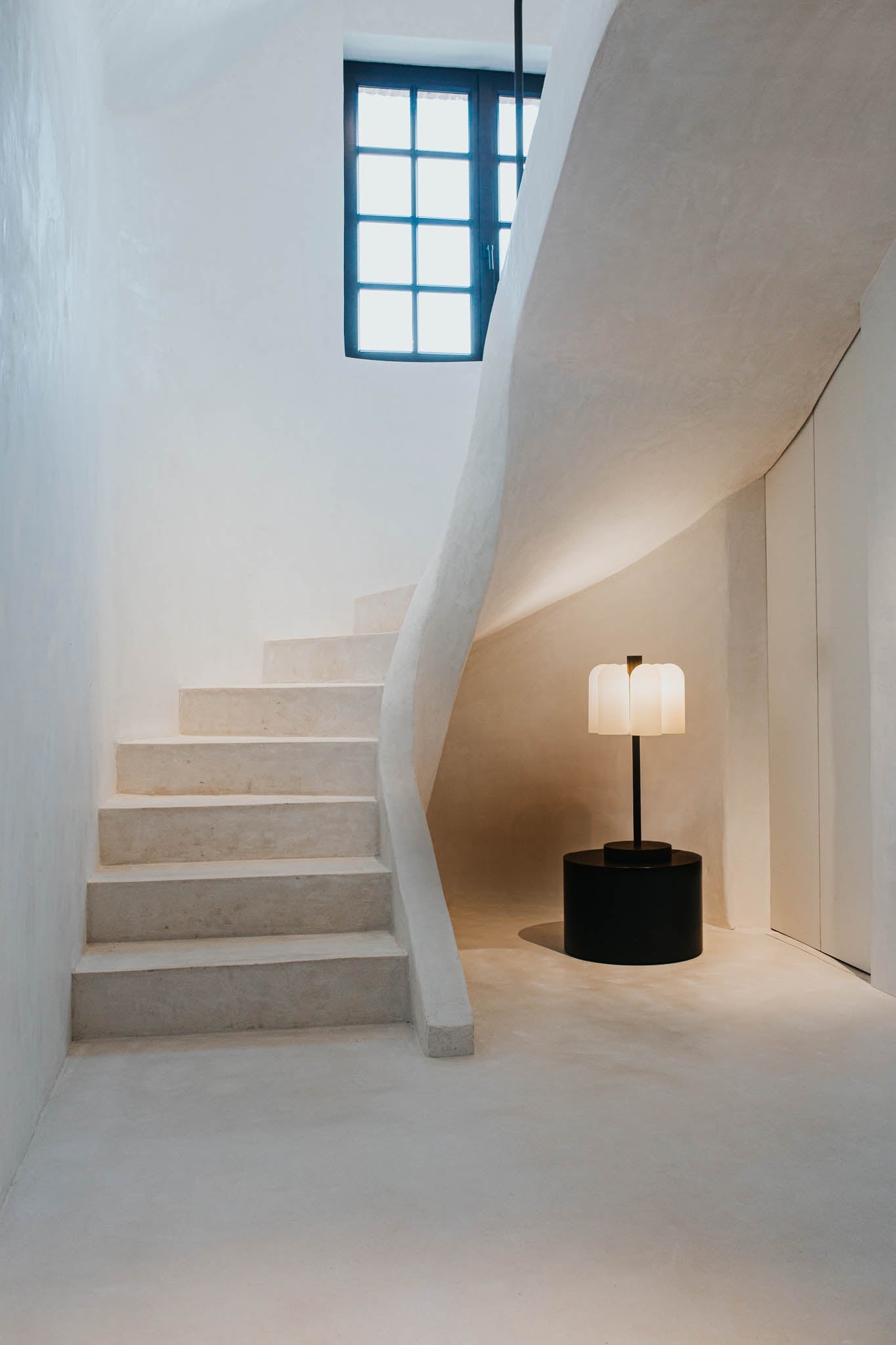 Schwung Odyssey 6 Black Gunmetal Table Lamp